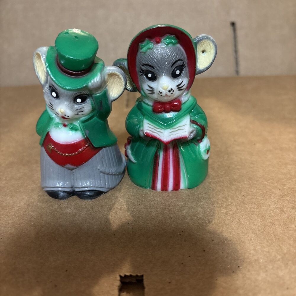 Vintage Christmas Mice Salt & Pepper Shakers Anthropomorphic Plastic JASCO 1981